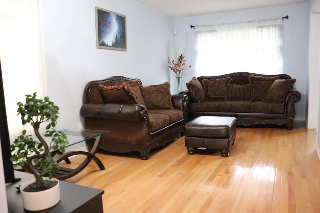Entire 4 Bed Room Detached Residential Home Ейджакс Екстериор снимка